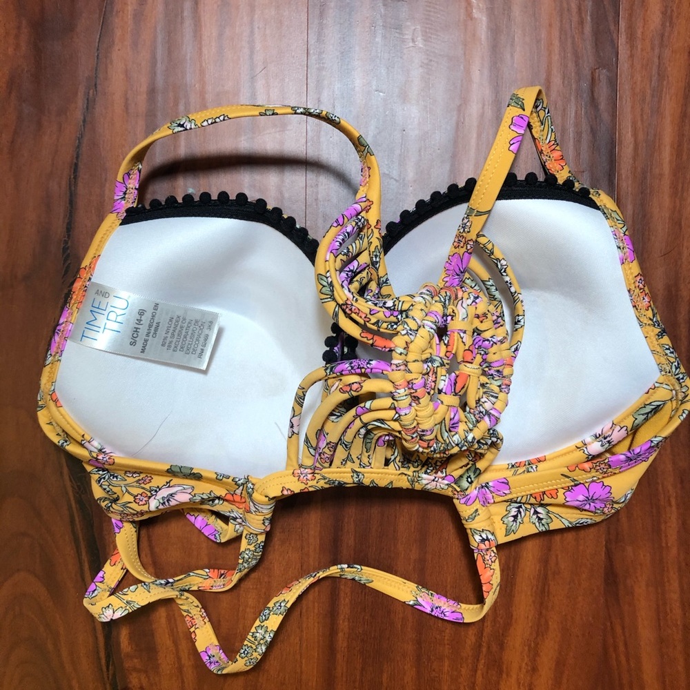 Bikini - Picture 3 of 4